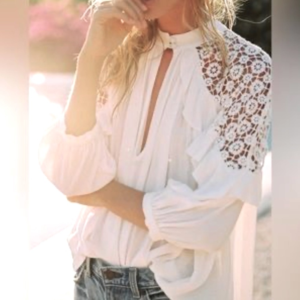 Free People white flowy bohemian boho lagenlook crochet top. Size XS
